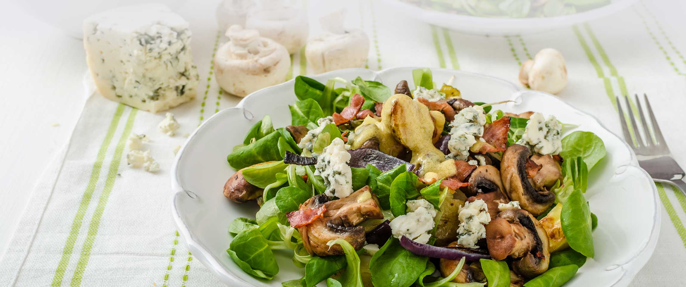 Hero - Full Width/performancefoodservice-recipes-PeakSpinachSalad-HeroFull