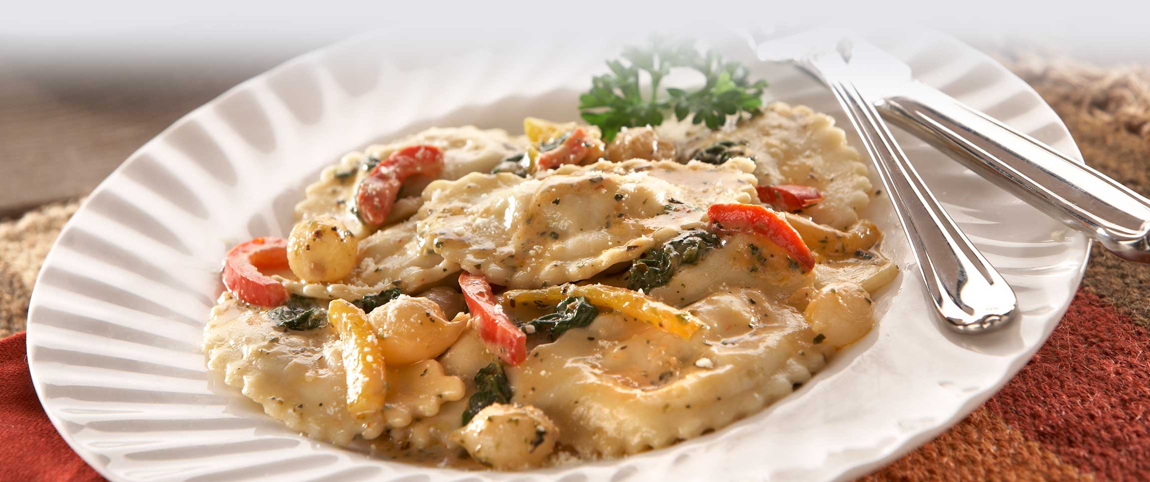 Hero - Full Width/Performancefoodservice-Recipes-Mezzaluna_Sausage_Rav-HeroFull