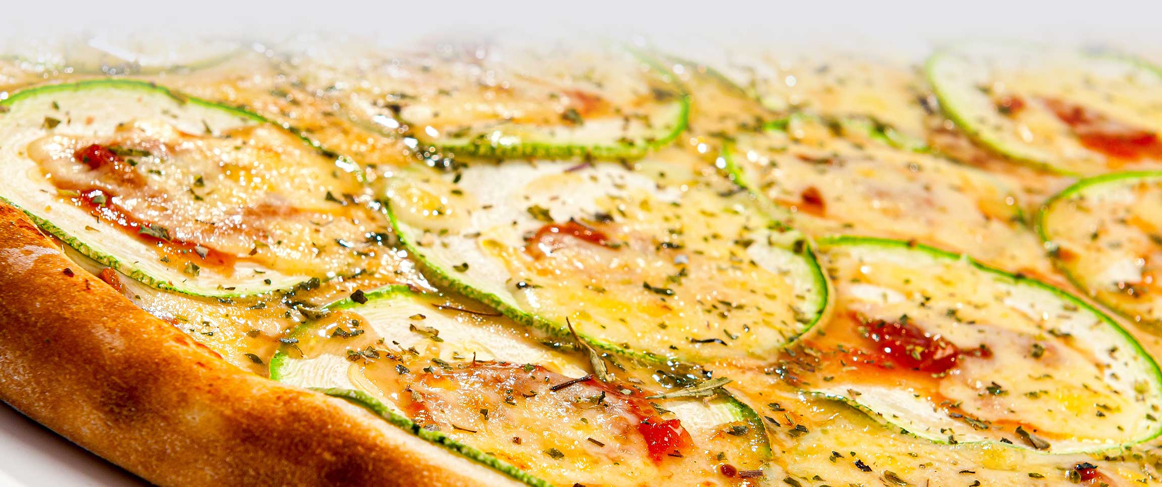 Hero - Full Width/performancefoodservice-recipes-ZucchiniRedOnionPizza-herofull
