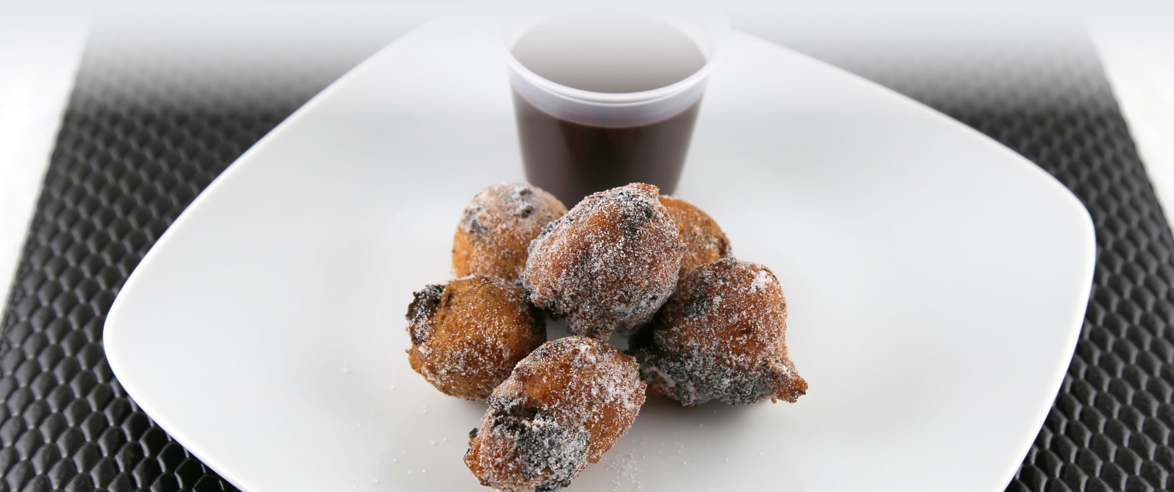 Hero - Full Width/performancefoodservice-Recipes-Crunchy_OREO_Fritters-herofull