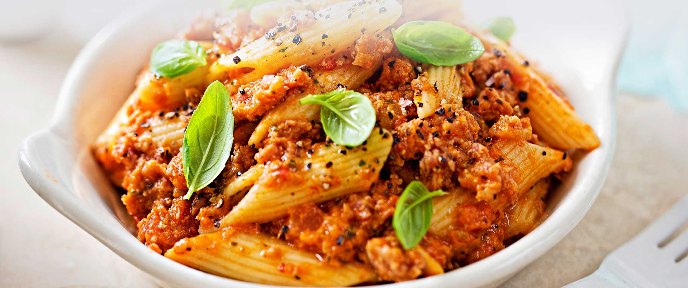 Hero - Full Width/performancefoodservice-Recipe-ItalianSausagePennePasta-Herofull