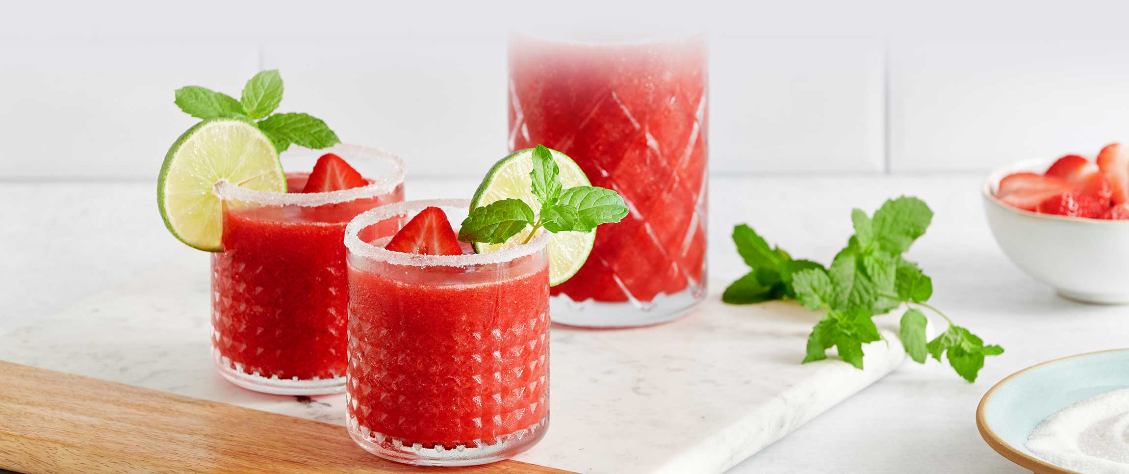 Hero - Full Width/performancefoodservice-DISHRecipes-StrawberrySmoother-herofull