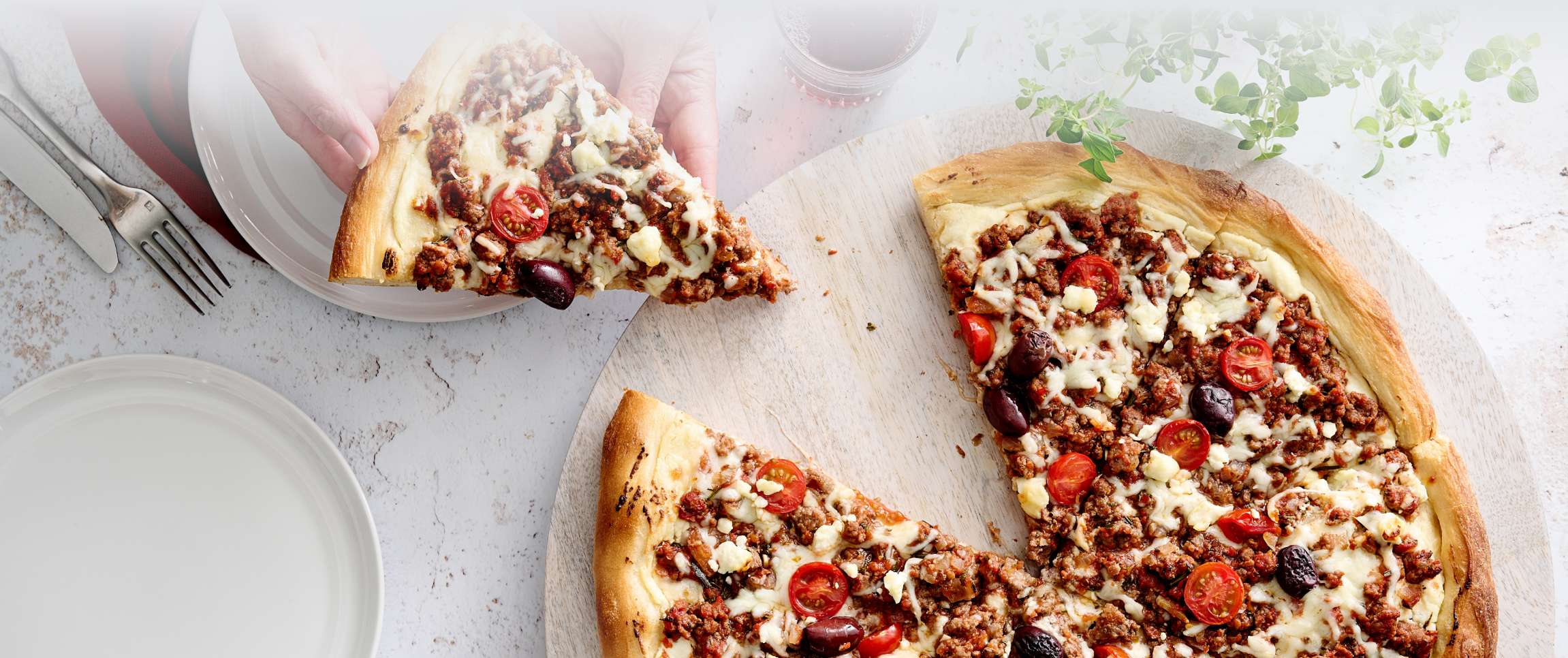 Hero - Full Width/Performancefoodservice-DISHRecipes-Spicy_Lamb_Pizza-herofull