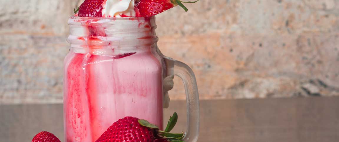 Hero - Full Width/performancefoodservice-Recipes-STRAWBERRY_MILKSHAKE-heroFull