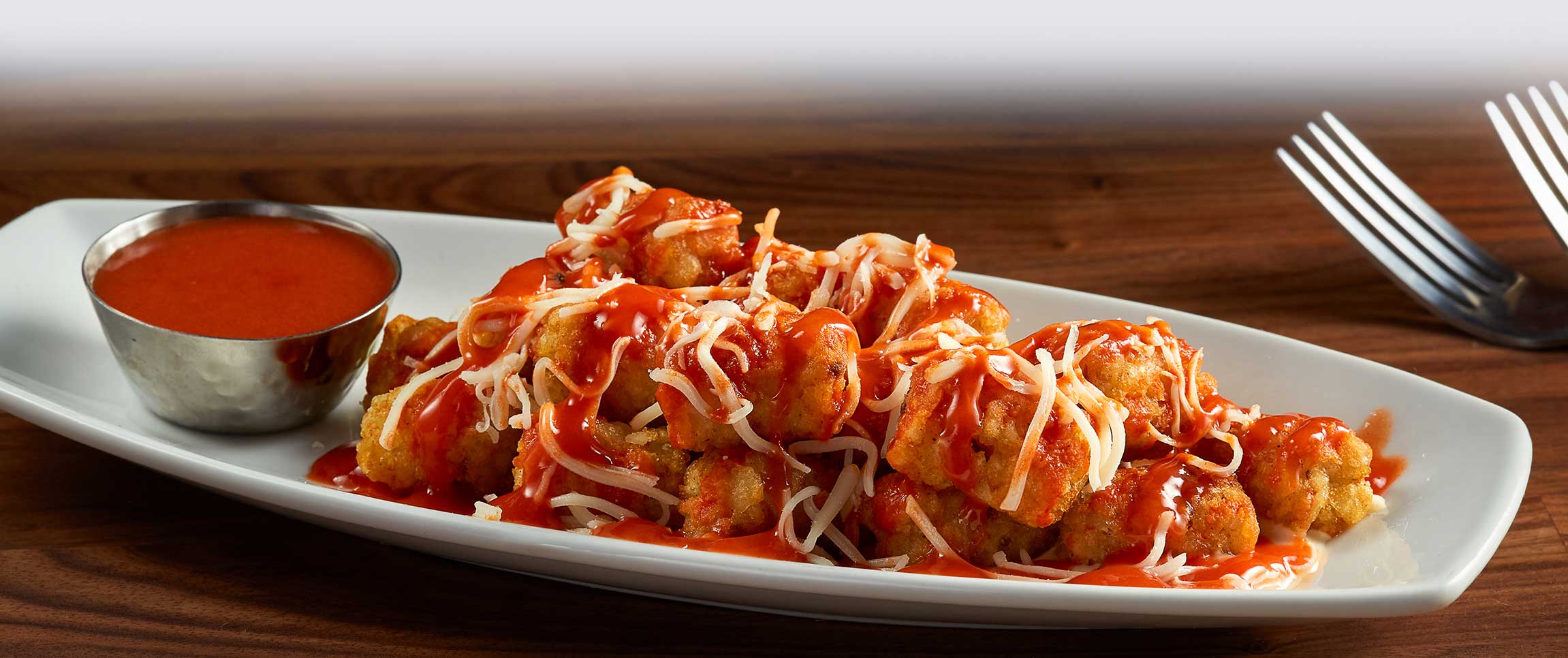 Hero - Full Width/performancefoodservice-recipes-FranksCheesyPotatoTots-herofull