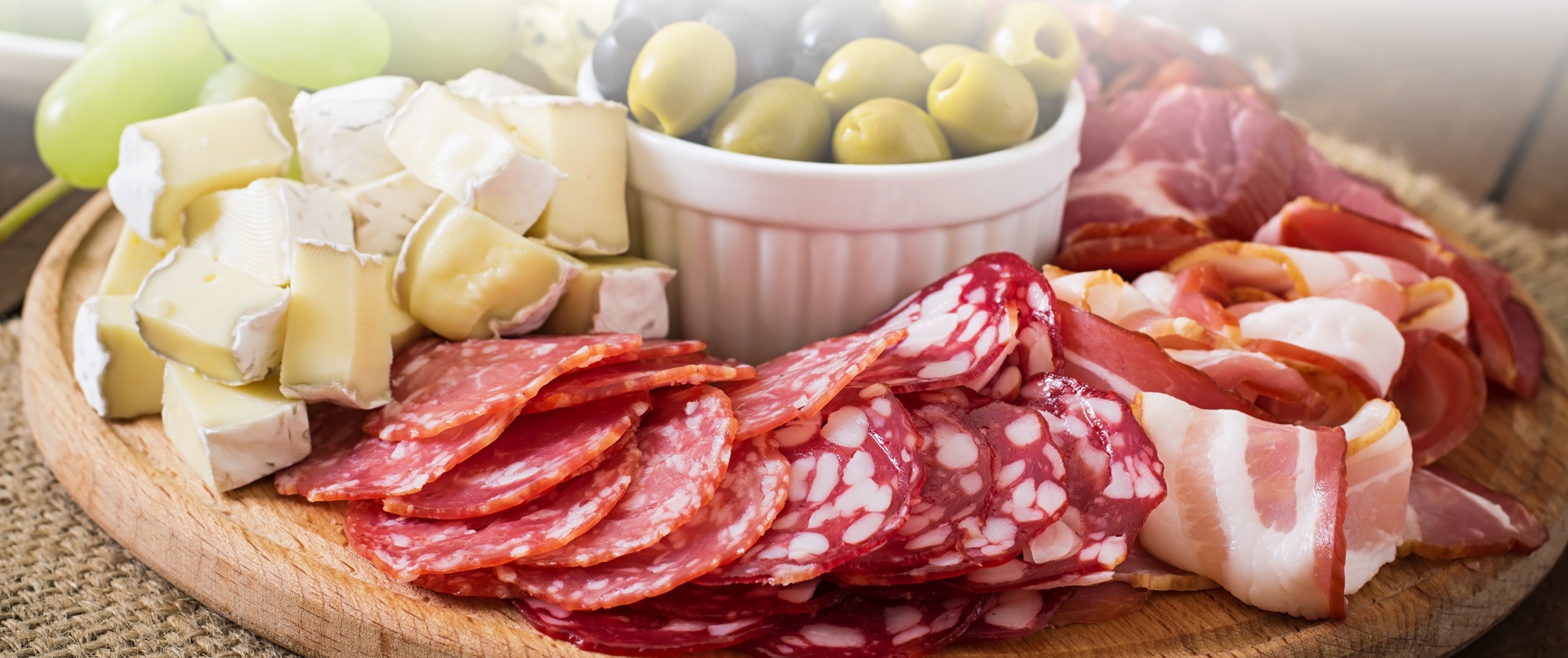 Hero - Full Width/performancefoodservice-recipes-italian-antipasto-with-marinated-veg-cheese-meat-and-olives_heroFull