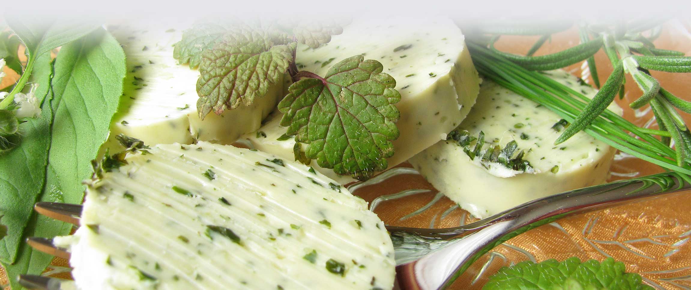 Hero - Full Width/performancefoodservice-recipes-ShallotBasilCompoundButter-herofull