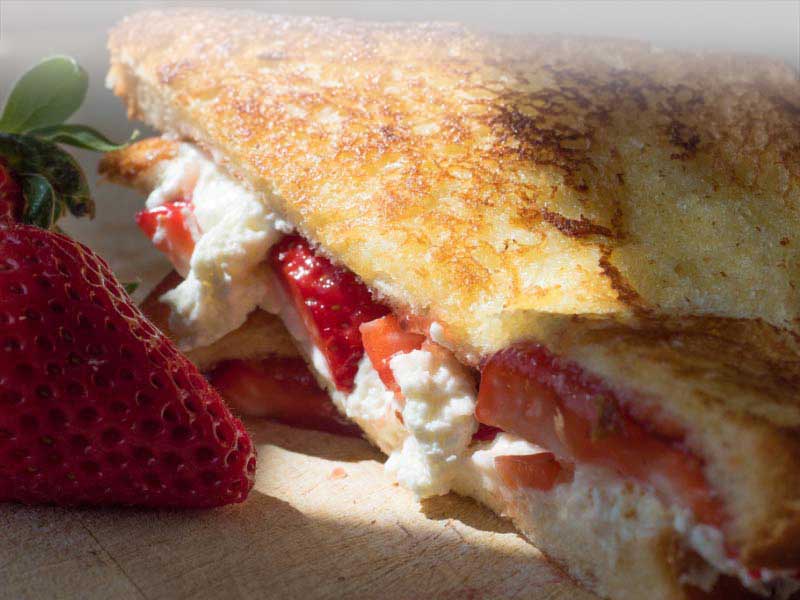 Hero - Half Width/performancefoodservice-Recipes-STRAWBERRY-GRILLED-CHEESE-ft