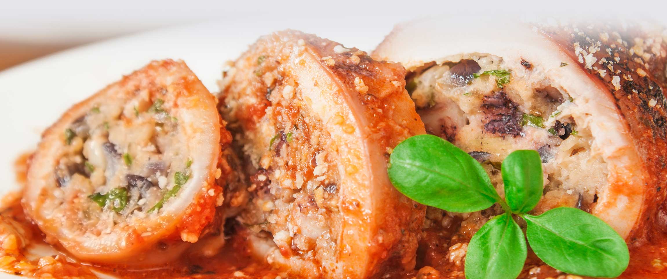 Hero - Full Width/performancefoodservice-recipes-TomatoBraisedCalimari-herofull
