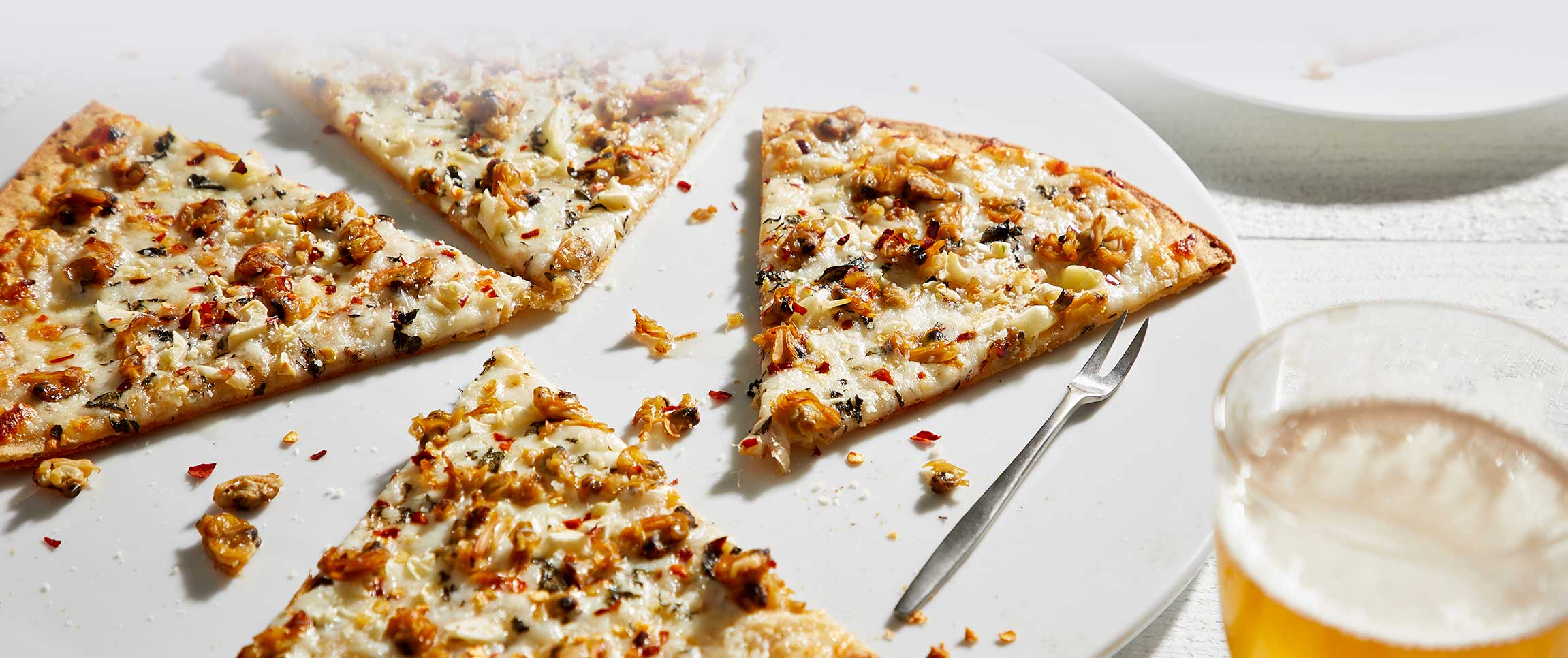 Hero - Full Width/performancefoodservice-DishRecipes-PizzaWhiteClam-HeroFull