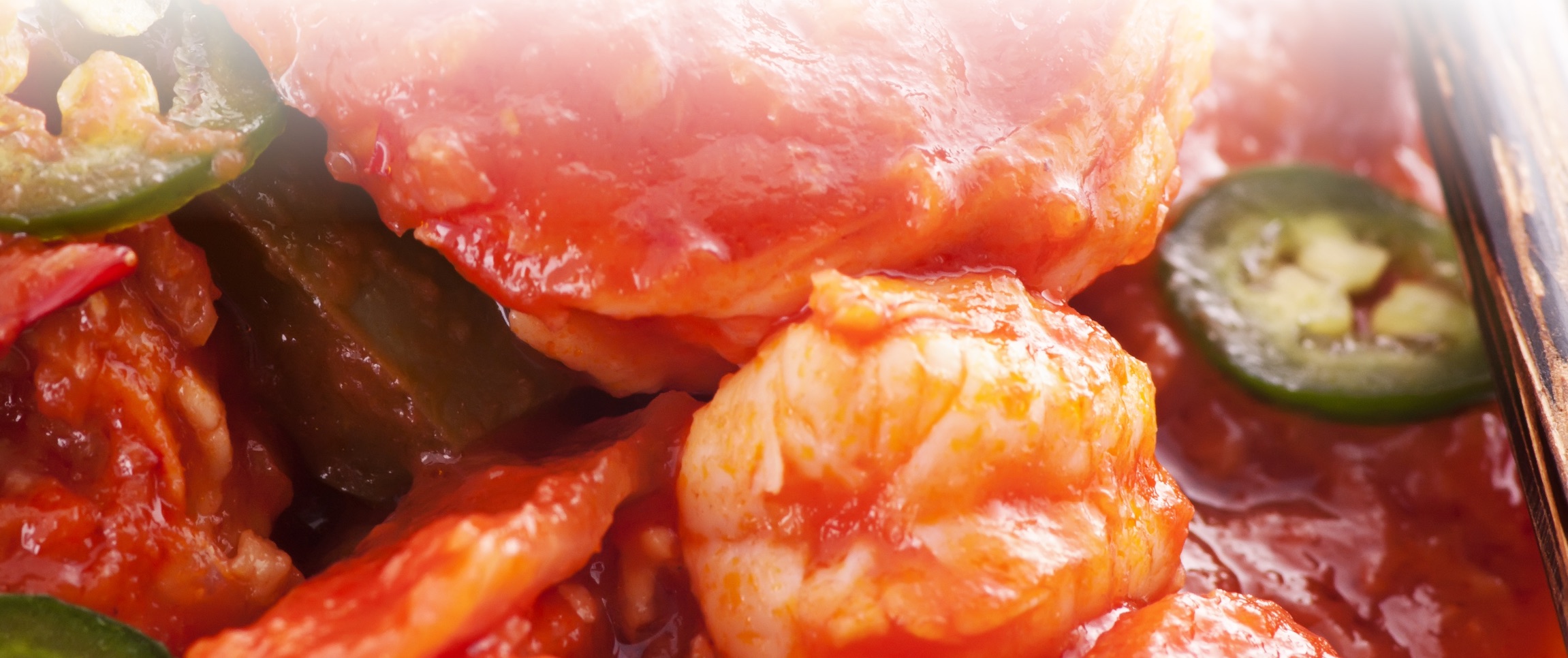 Hero - Full Width/performancefoodservice-recipes-mamas-creole-chili-pepper-sauce_heroFull
