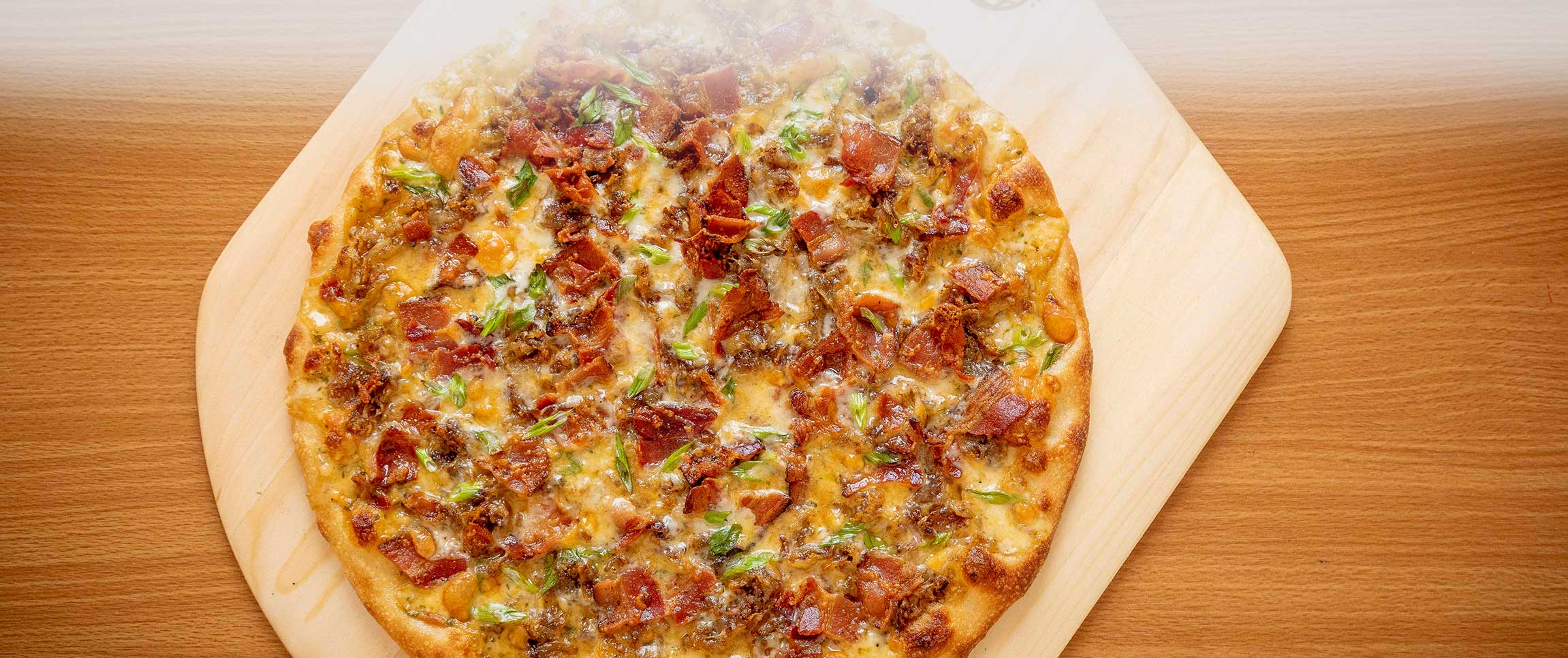 Hero - Full Width/performancefoodservice-recipes-StPattysIrishPubPizza-herofull