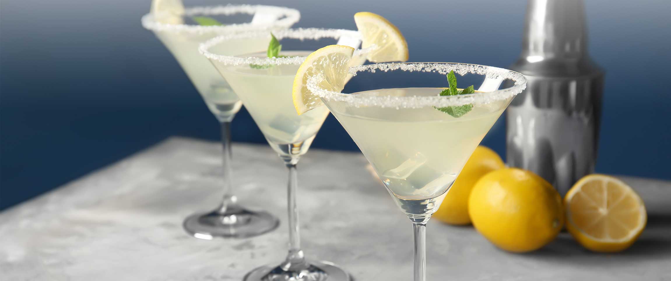 Hero - Full Width/performancefoodservice-recipes-LemonSourMartini-HeroFull