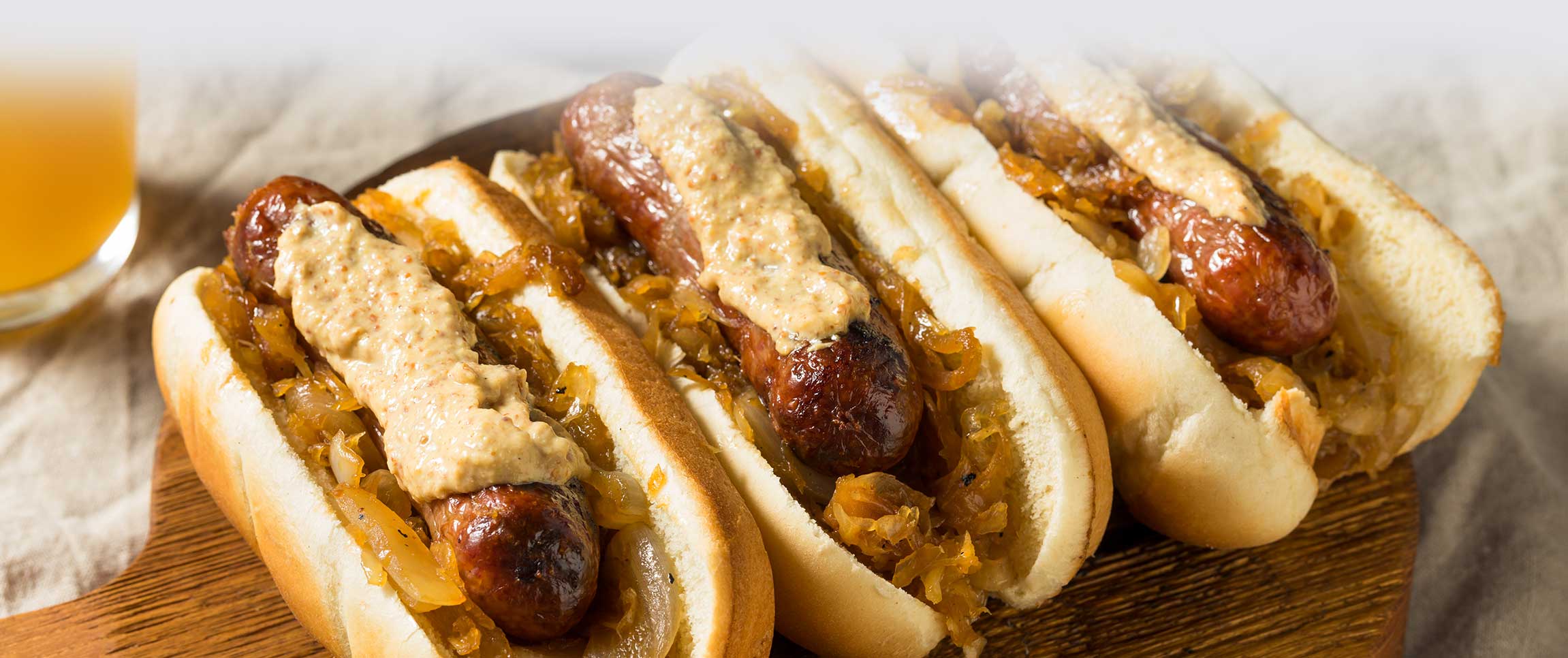 Hero - Full Width/performancefoodservice-recipes-BratwithBourbonOnions-herofull