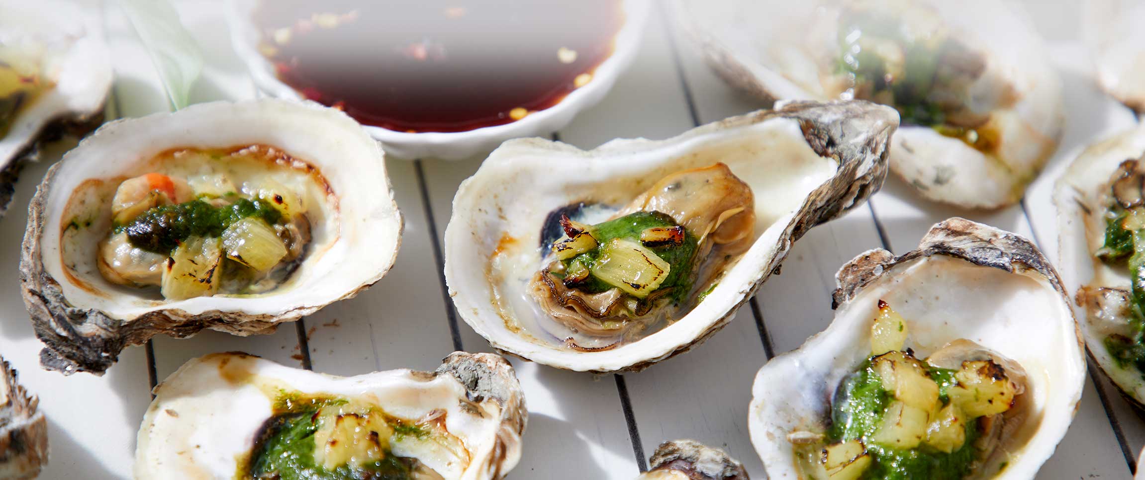 Hero - Full Width/performancefoodservie-DishRecipes-GrilledOysters-HeroFull
