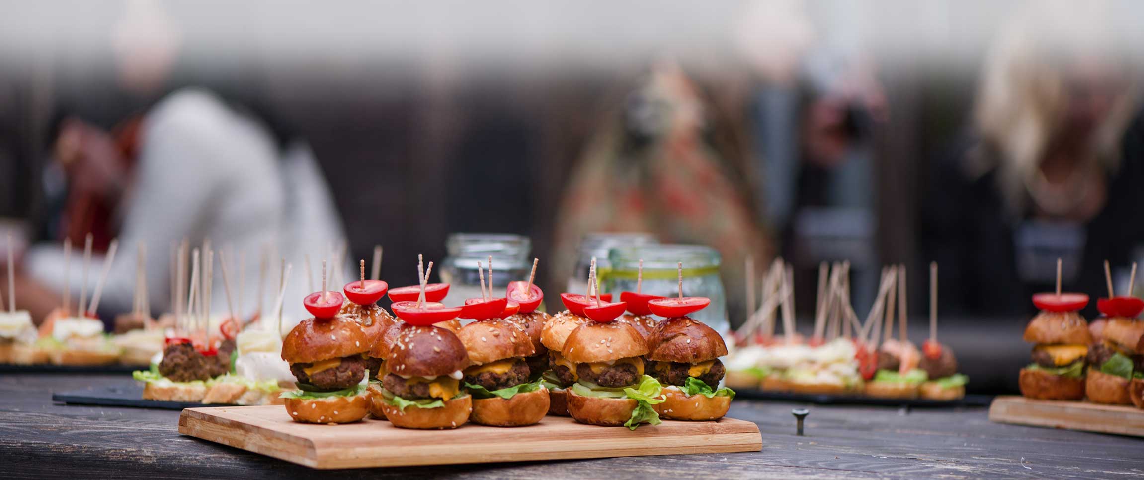 Articles/performancefoodservice-GetInspired-SpruceUpMenusforOutdoorDining-herofull