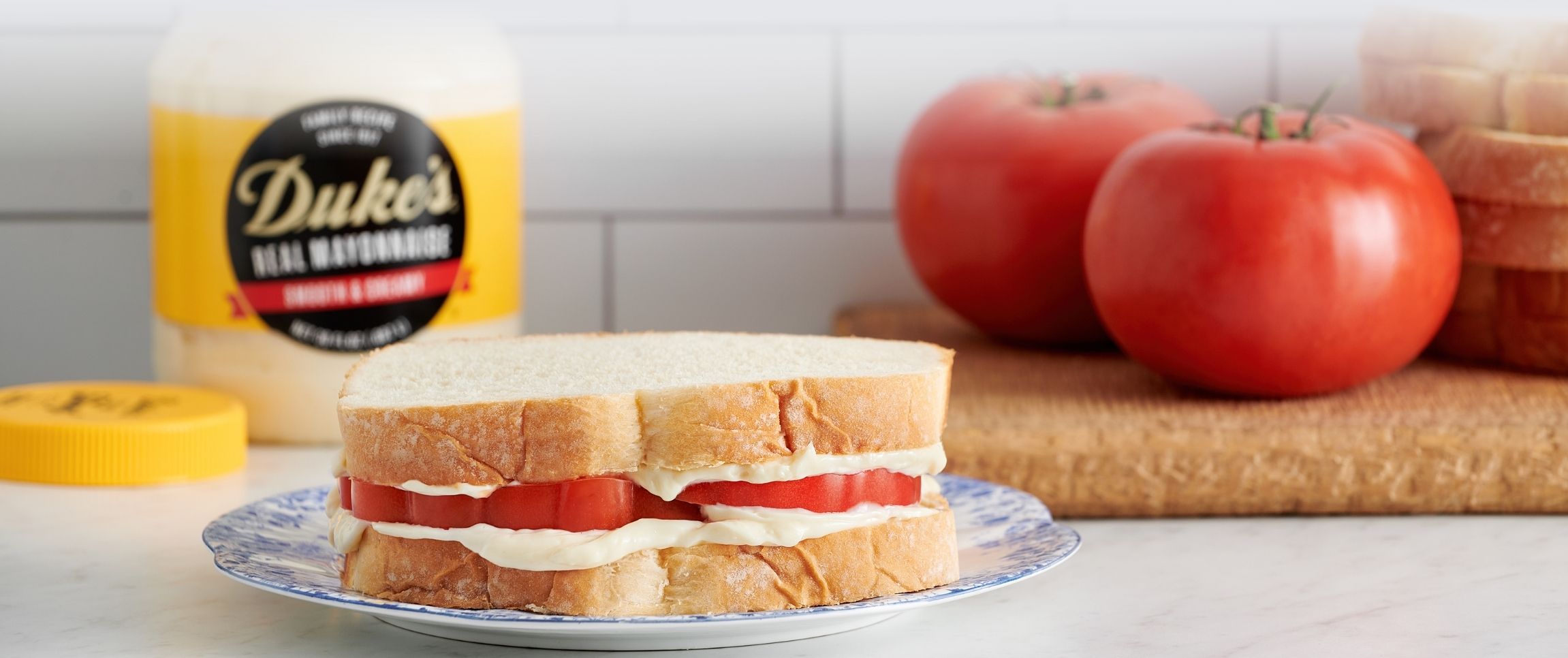 Hero - Full Width/performancefoodservice-Recipes-Dukes_Tomato_Sandwich-herofull