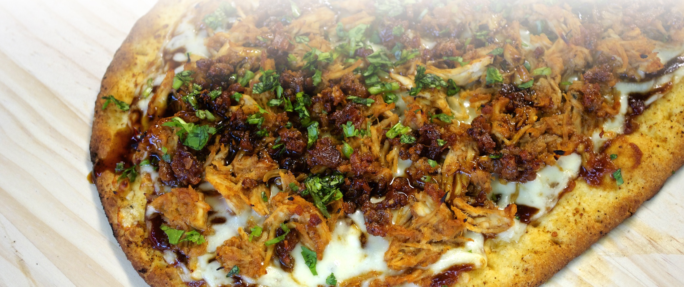Hero - Full Width/performancefoodservice-recipes-smoked-corn-pulled-pork-flatbread_heroFull