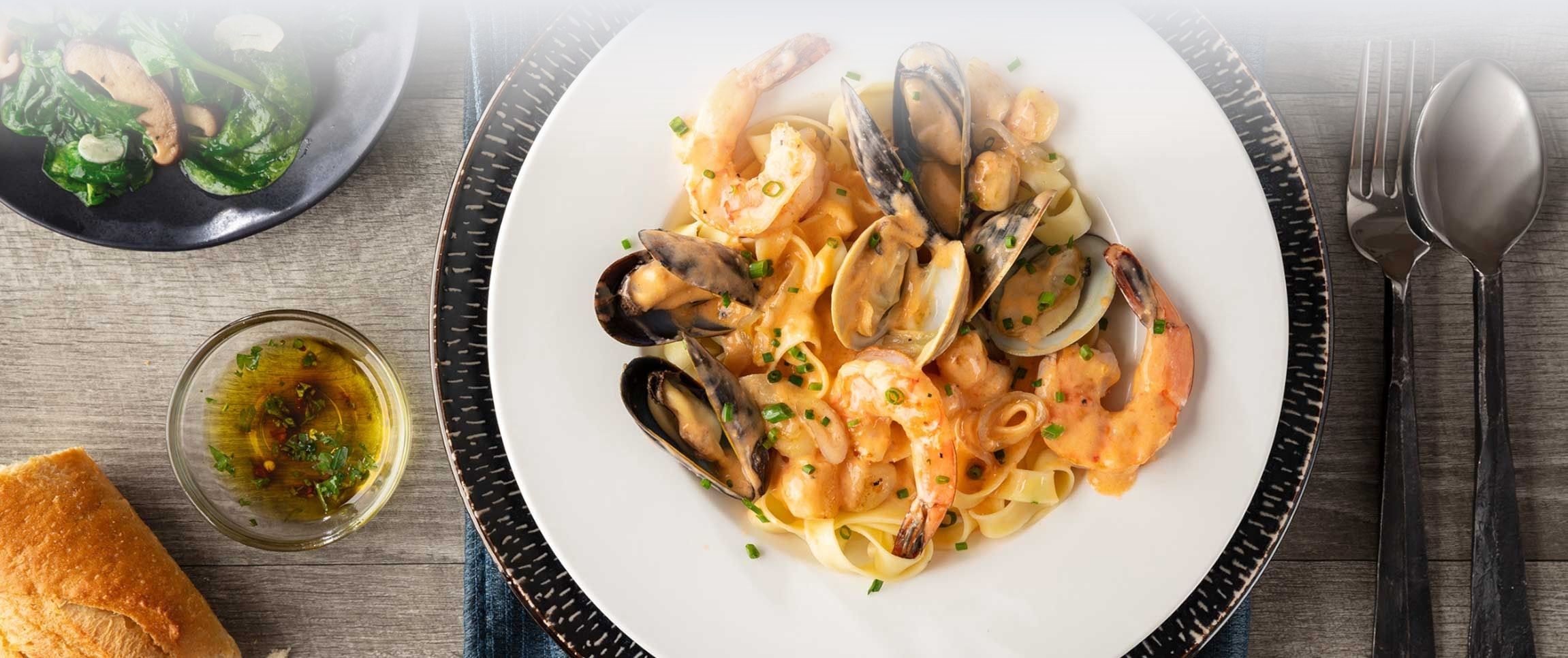 Hero - Full Width/performancefoodservice-Recipes-seafood_fettuccine-herofull