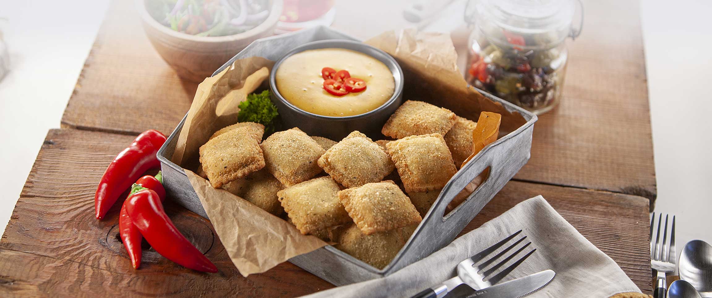 Hero - Full Width/Performancefoodservice-recipe-ToastedRavioliandBeerCheese-herofull