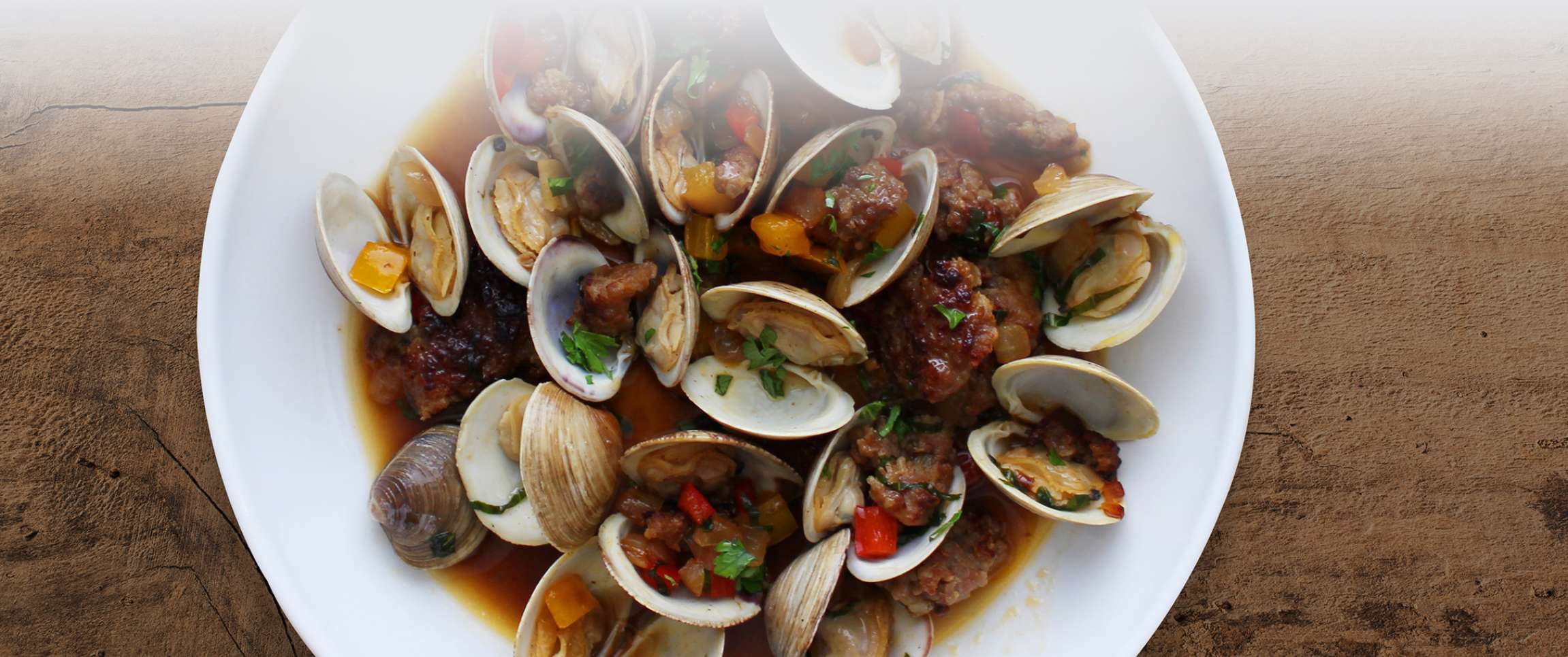 Hero - Full Width/performancefoodservice-Recipes-Spicy_Italian_Sausage_Clams-herofull