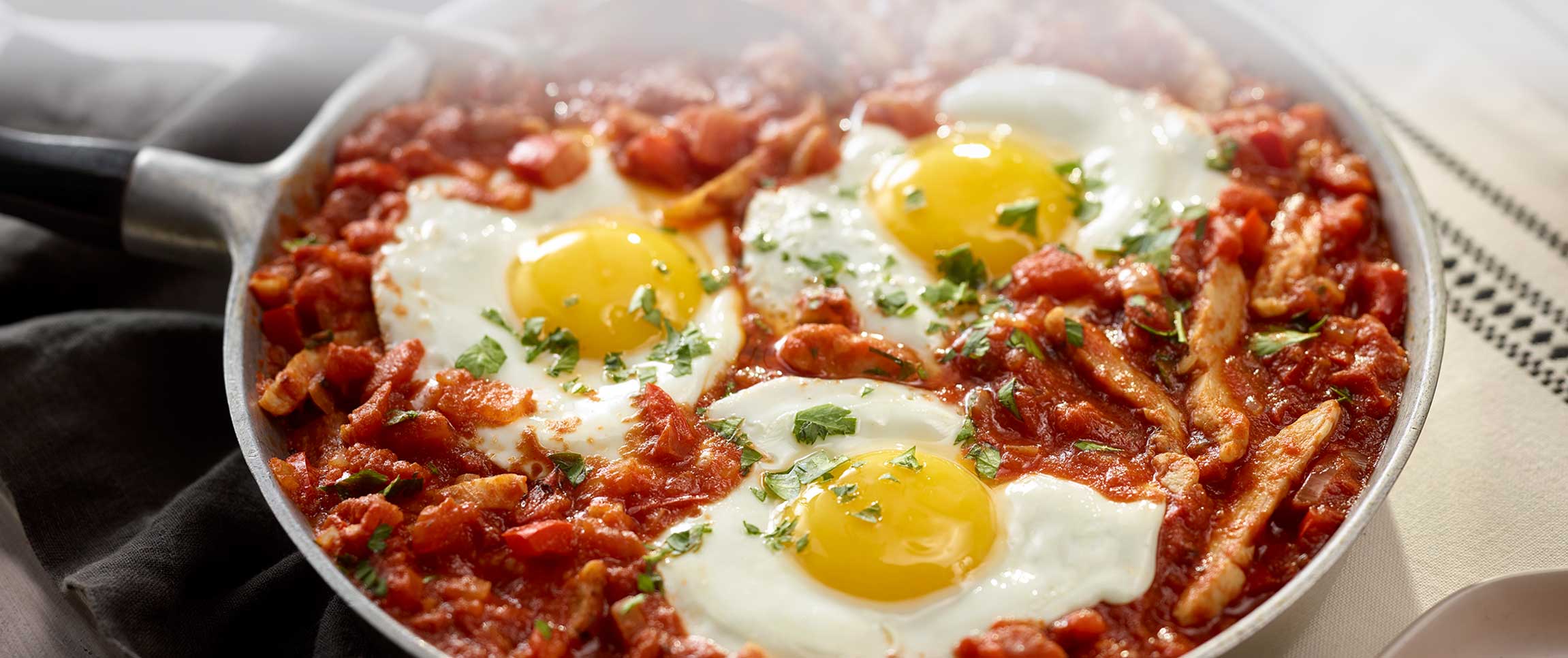 Hero - Full Width/performancefoodservice-recipes-Chicken_Shakshuka-HeroFull