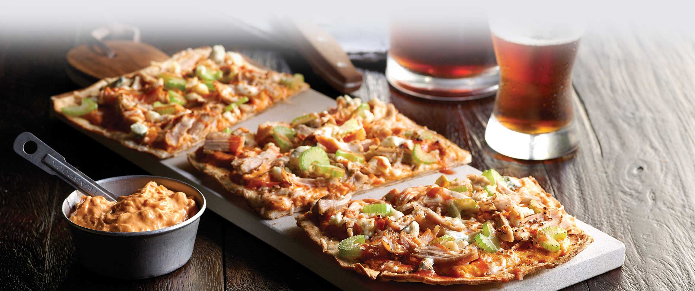 Hero - Full Width/performancefoodservice-recipes-CreamyCheesyBuffaloChickenFlatbread-herofull