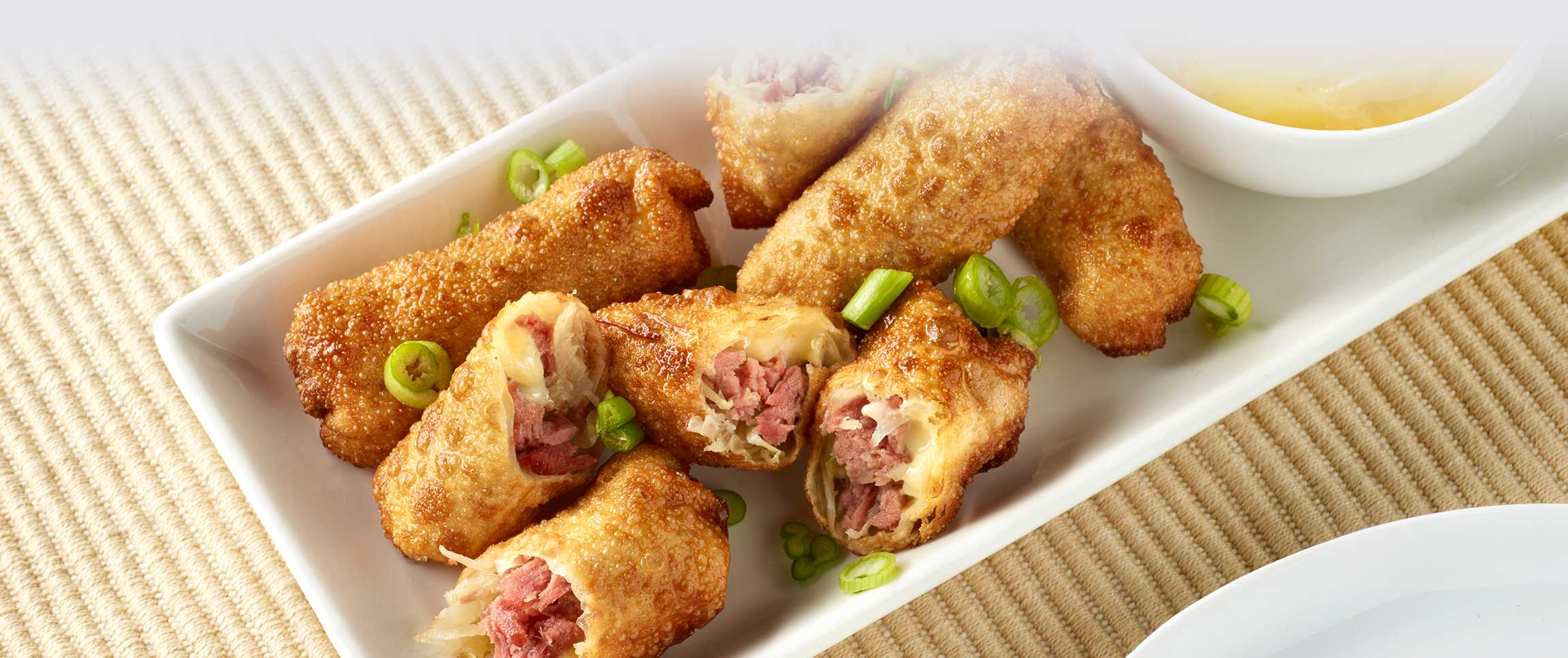 Hero - Full Width/performancefoodservice-recipes-ReubenWontons-herofull