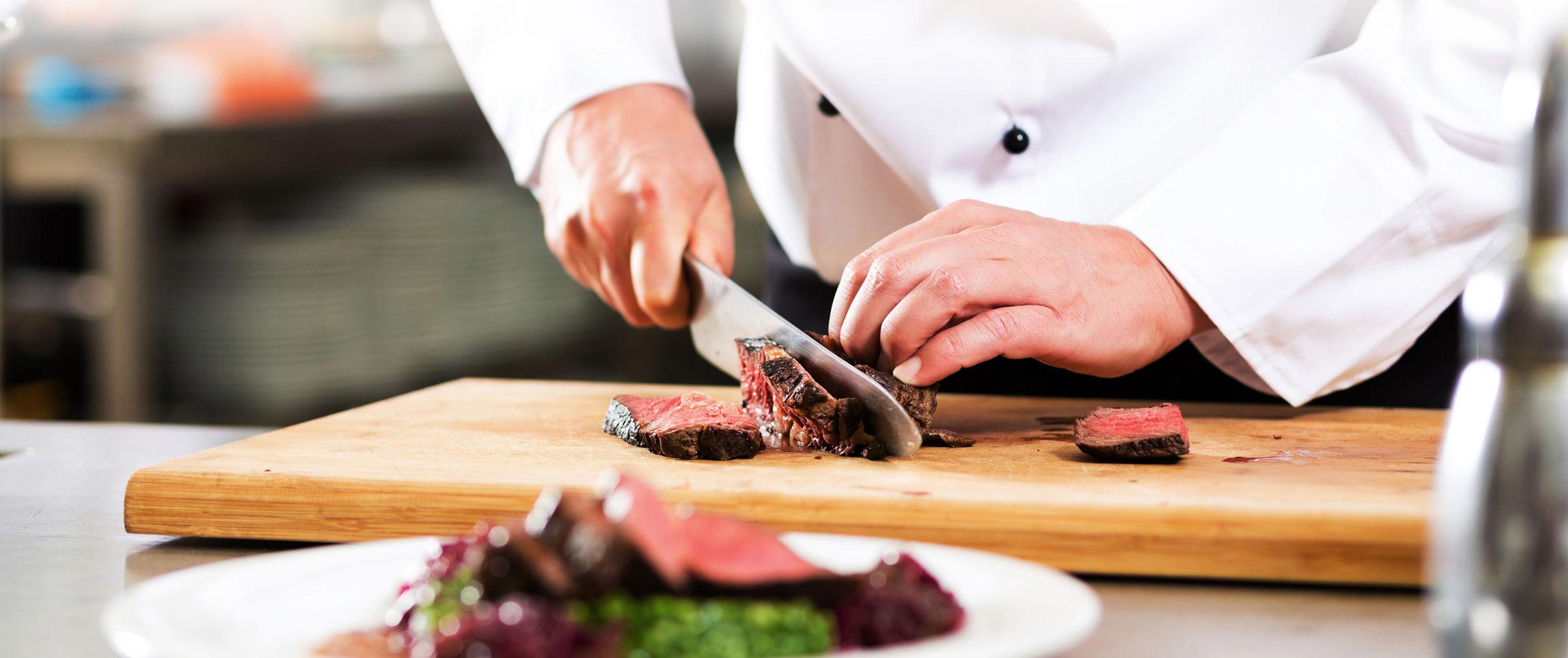 Articles/performancefoodservice-GetInspired-KnifeGuide-heroFull