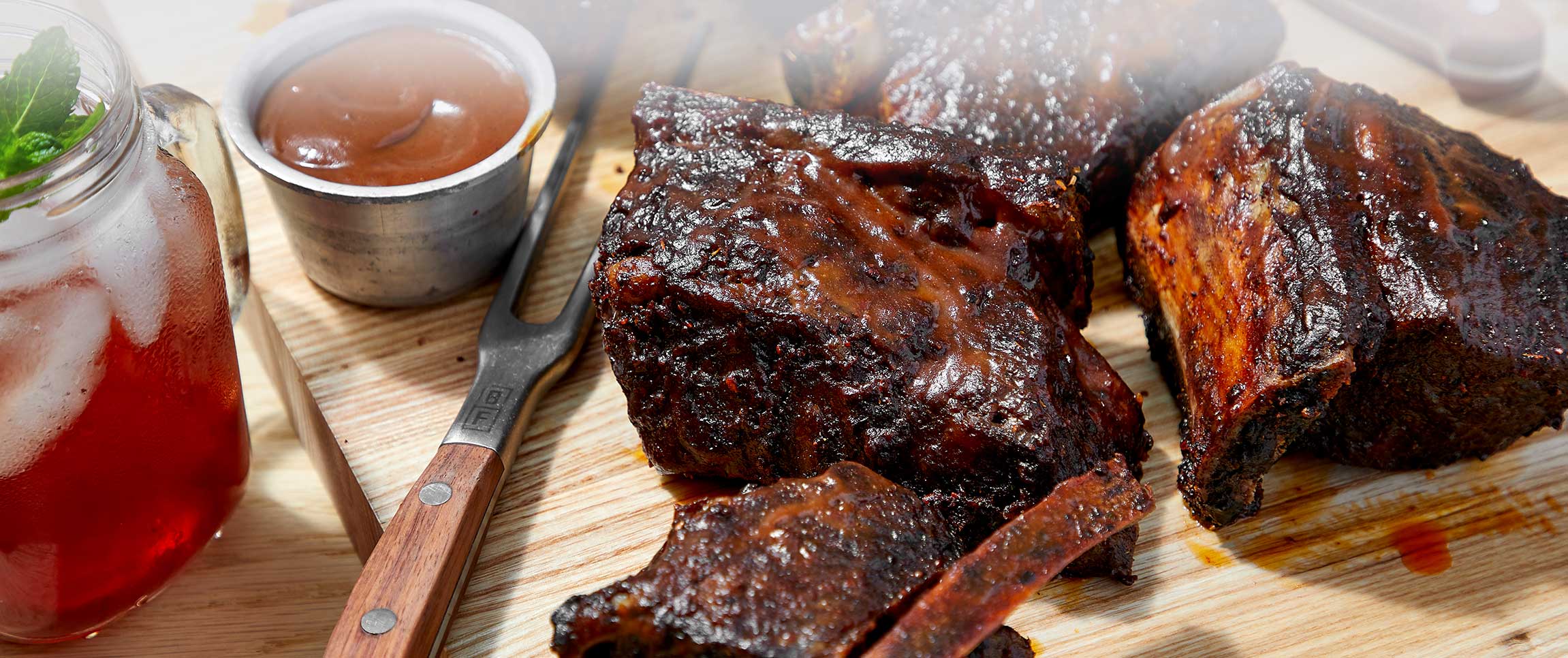 Hero - Full Width/performancefoodservie-DishRecipes-SmokedShortRibs-HeroFull