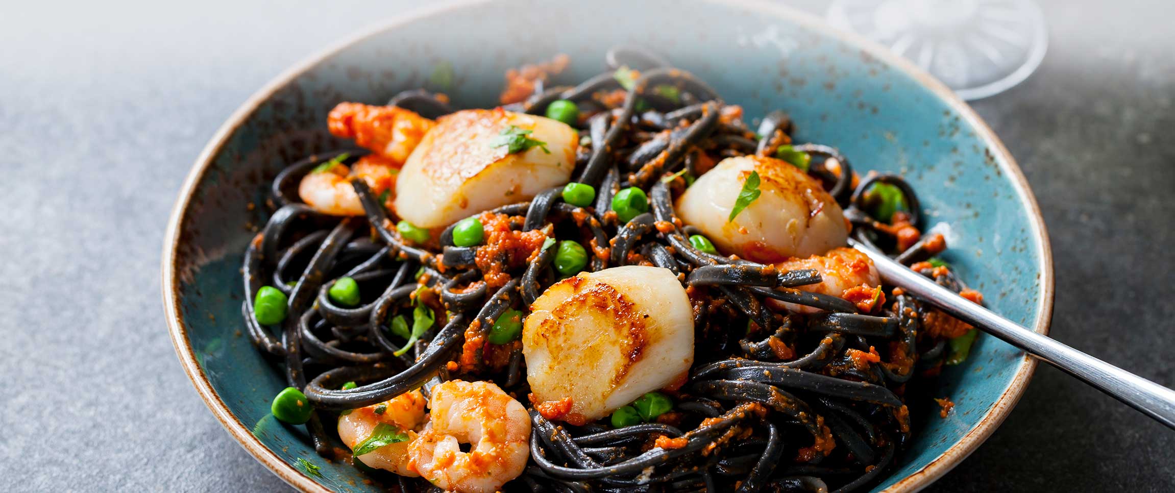 Hero - Full Width/performancefoodservice-Recipe-ScallopsWSquidInkPasta-HeroFull