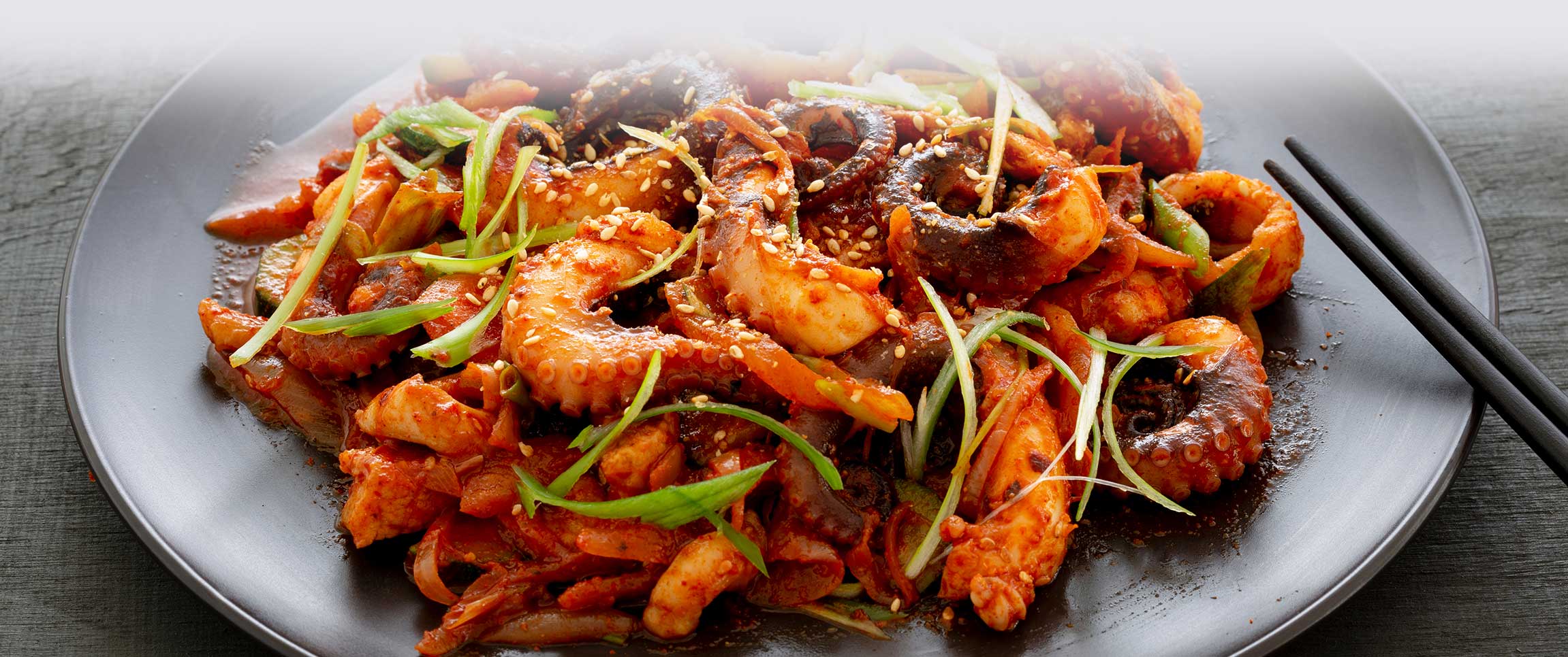 Hero - Full Width/performancefoodservice-recipes-CharredCalamariwithPiperade-herofull