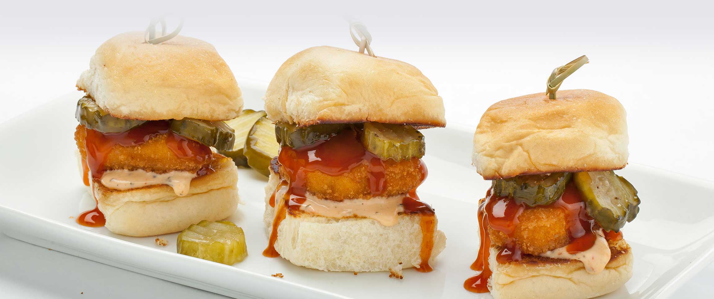 Hero - Full Width/performancefoodservice-recipes-HotHoneyChickenSliders-herofull