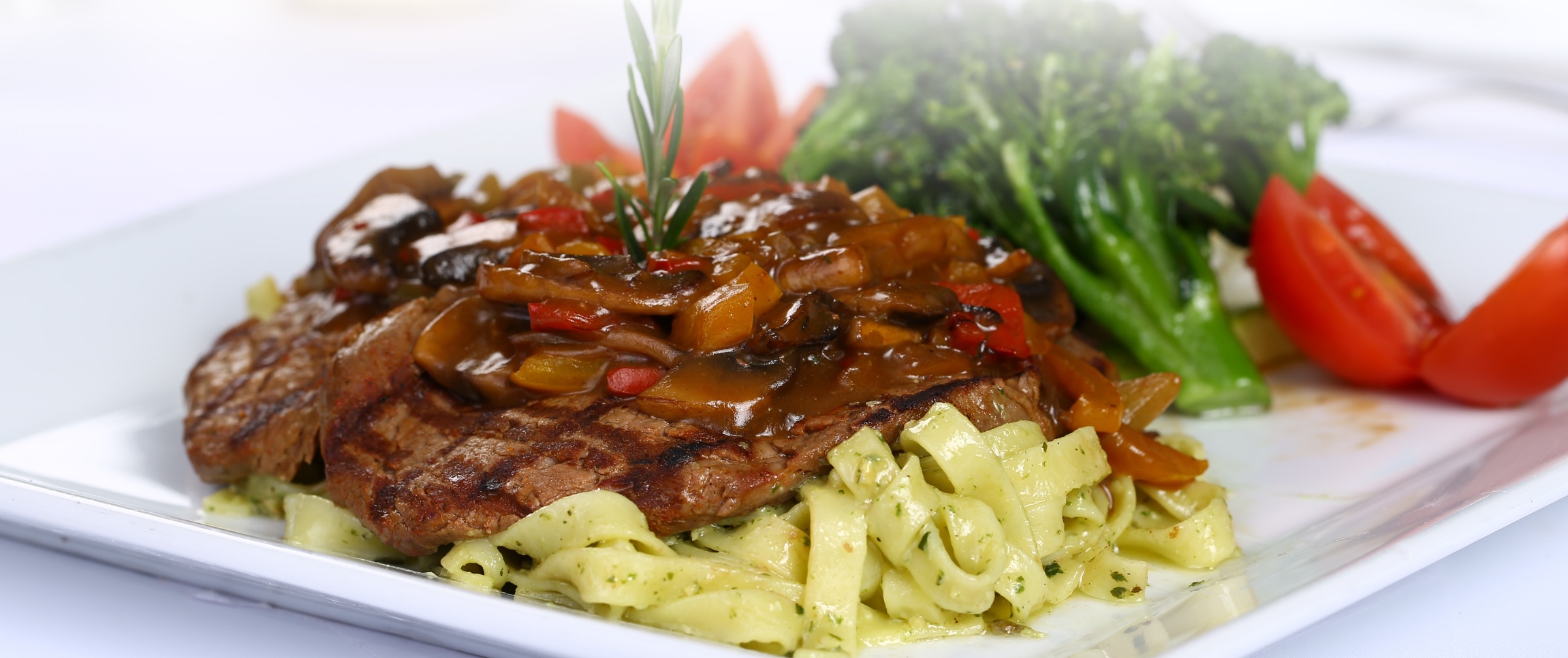 Hero - Full Width/performancefoodservice-recipes-chili-rubbed-ribeye-corn-dusted-pasta_heroFull