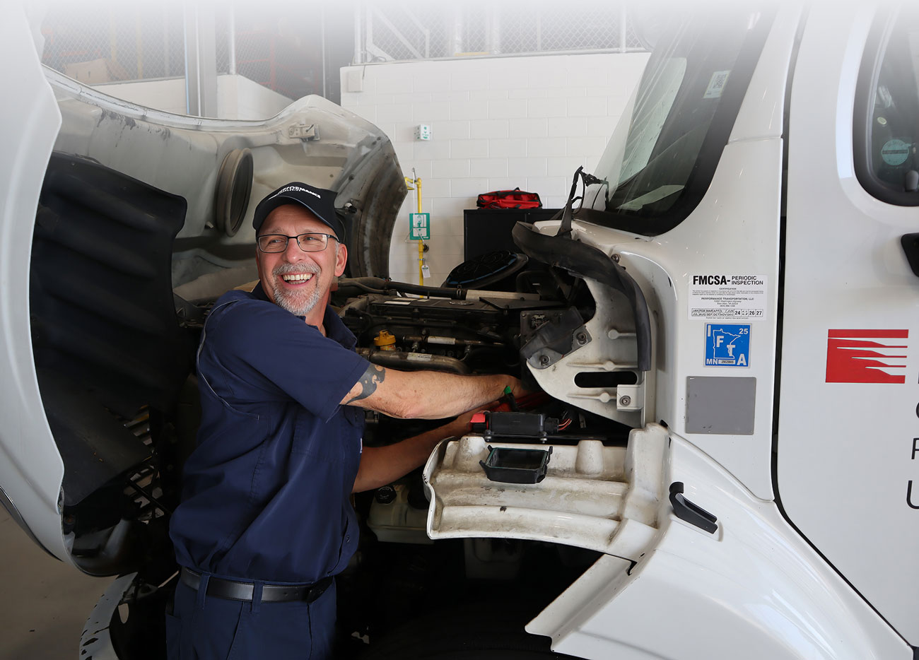 Hero - Half Width/performancefoodservice-careers-mechanic-herohalf