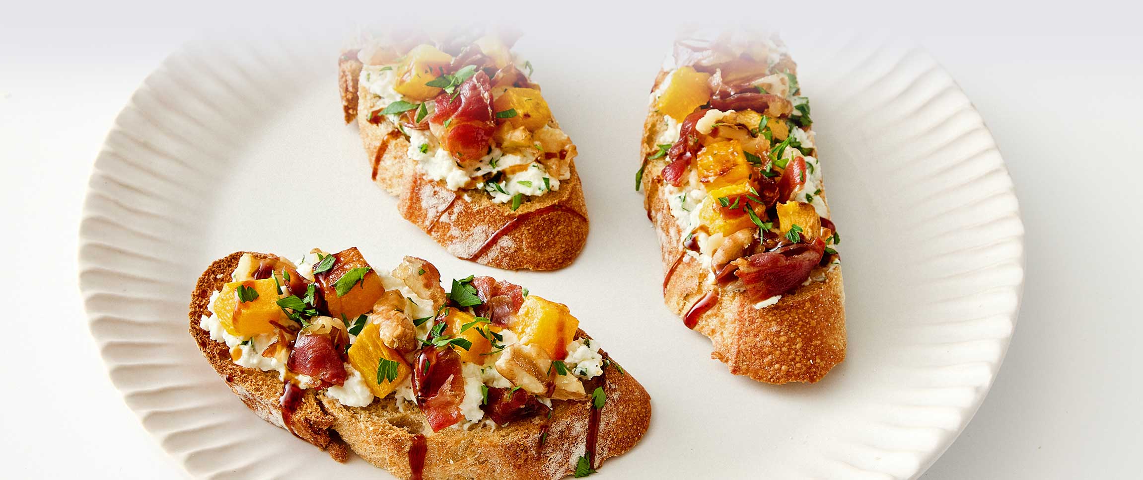Hero - Full Width/PerformancefoodserviceDISHRecipesFallProsciuttoSquashCrostiniherofull