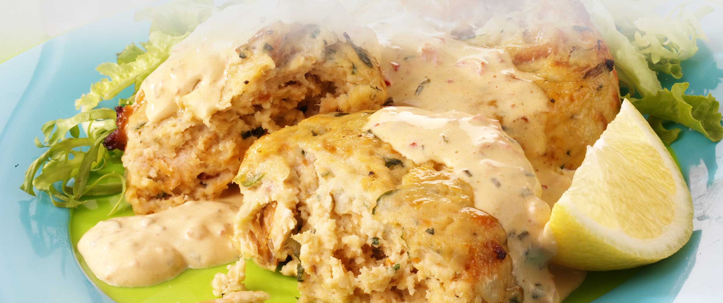 Hero - Full Width/performancefoodservice-Recipe-CrabCakesWChoronSauce-HeroFull