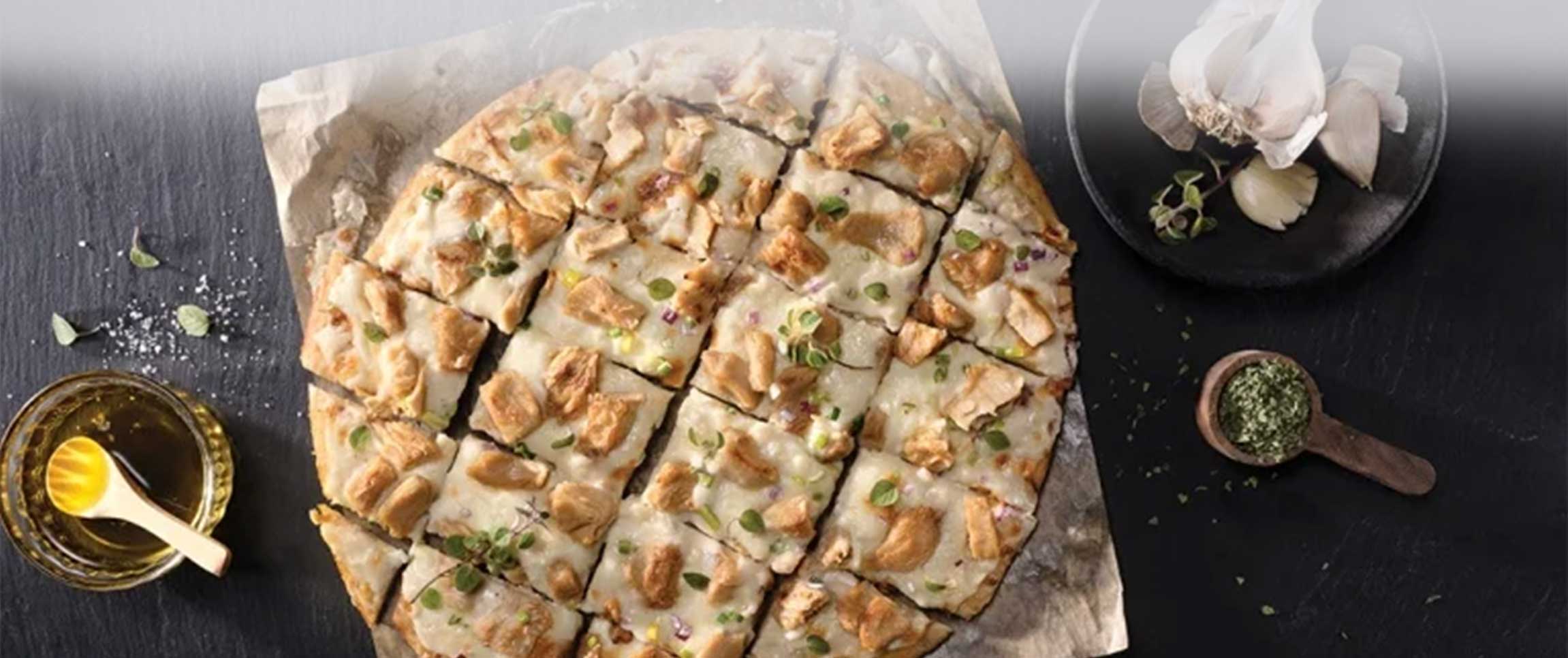 Hero - Full Width/Performancefoodservice-recipe-whitepizza-herofull