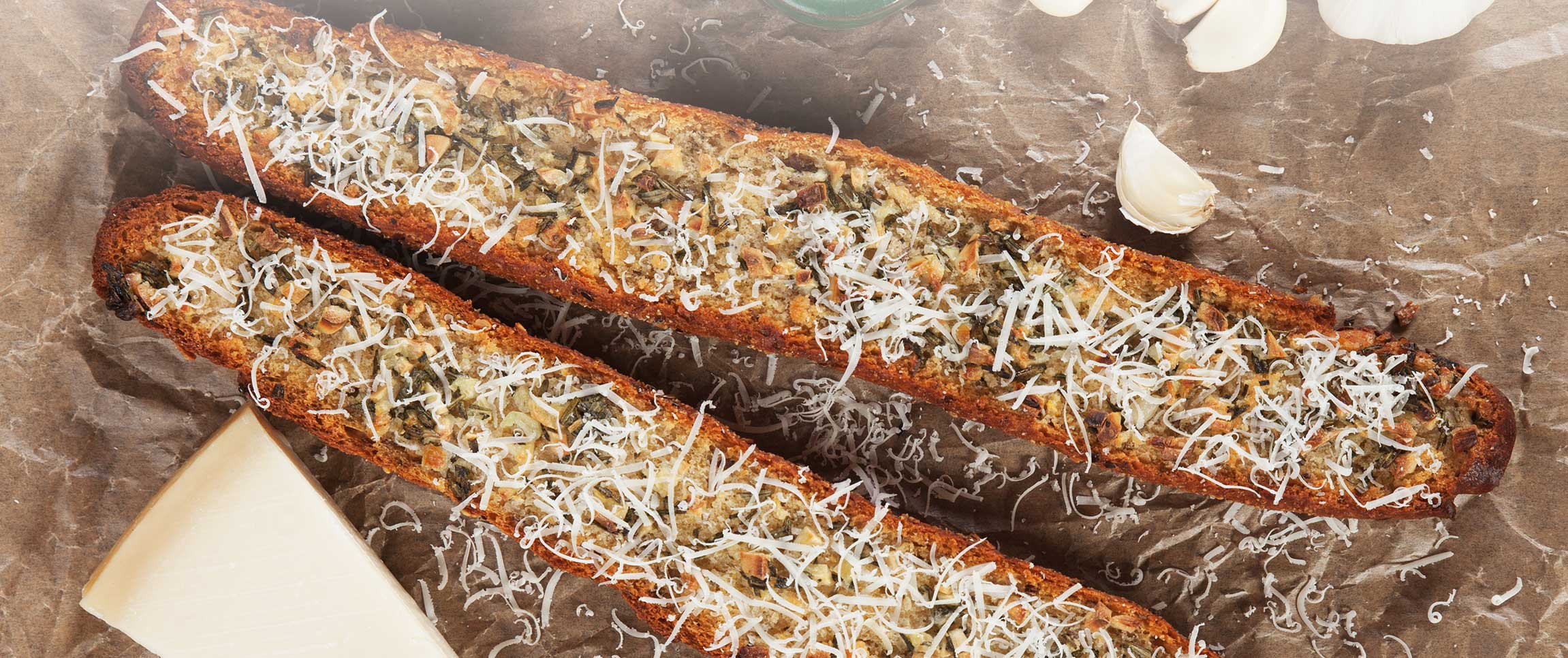 Hero - Full Width/performancefoodservice-Recipes-RoastedParmesanCheeseBread-heroFull