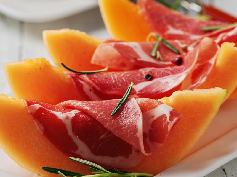 Hero - Half Width/performancefoodservice-Recipes-PROSCIUTTO_WRAPPED_MELON-ft