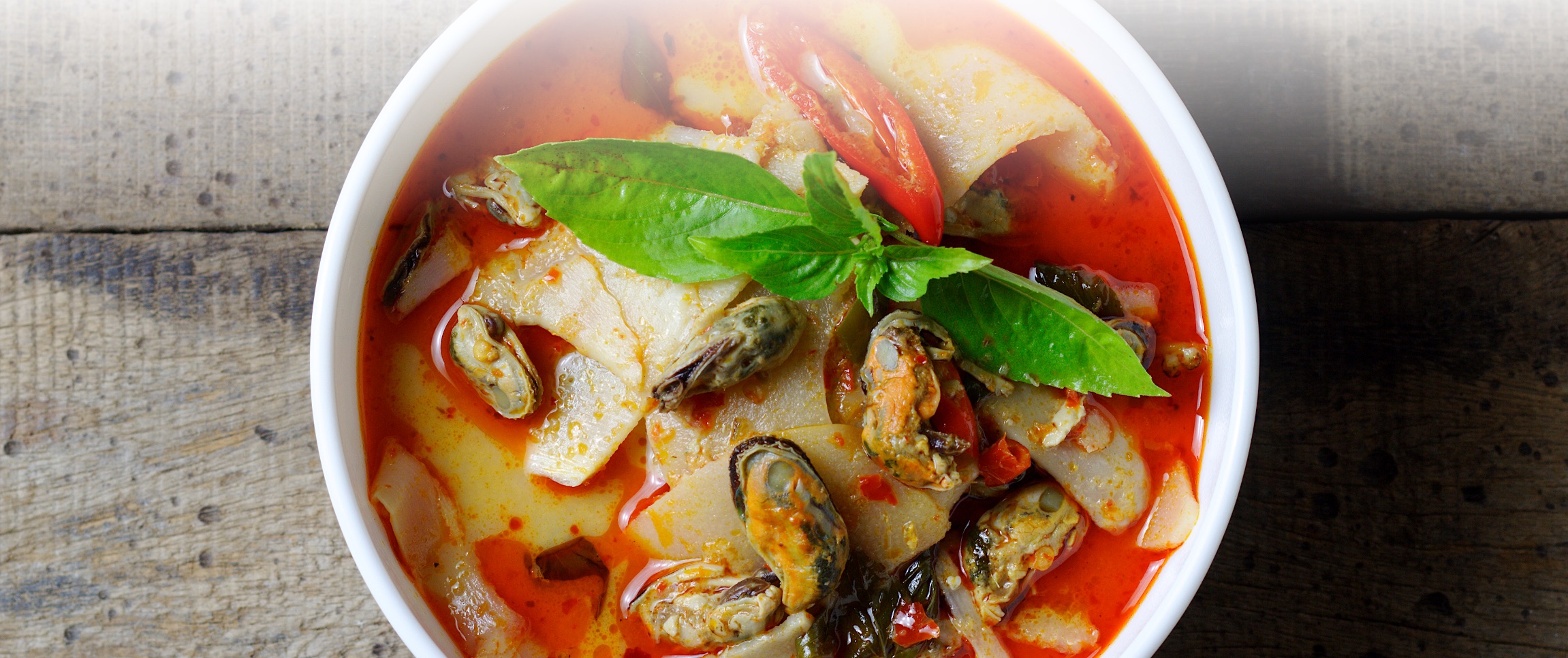 Hero - Full Width/performancefoodservice-recipes-steamed-mussels-clams-coconut-thai-curry_heroFull