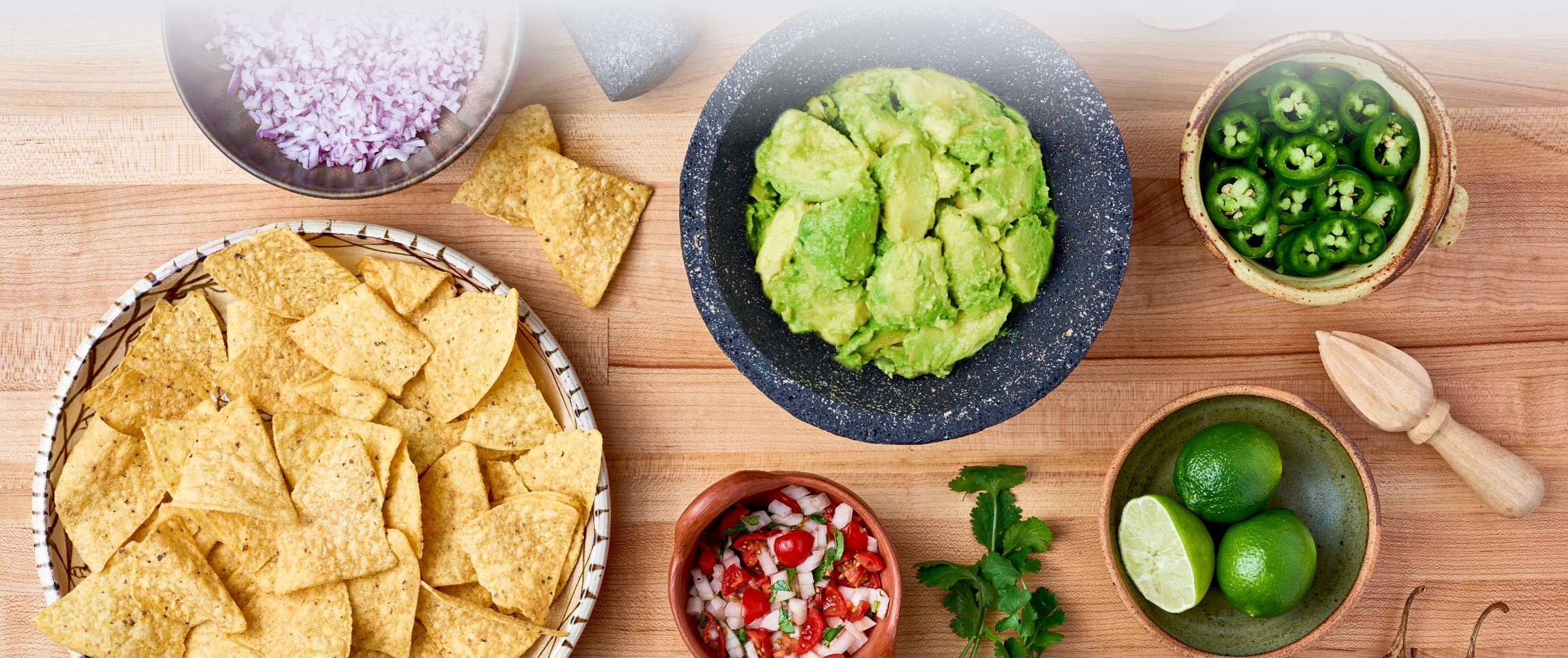 Hero - Full Width/Performancefoodservice-Recipes-Tableside_Guacamole-herofull