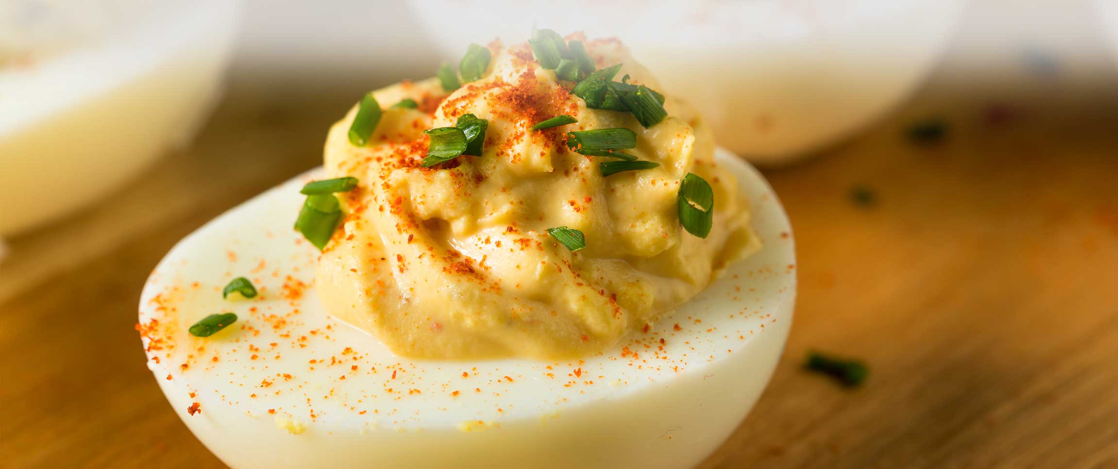 Hero - Full Width/Performancefoodservice-recipe-deviledeggs-herofull