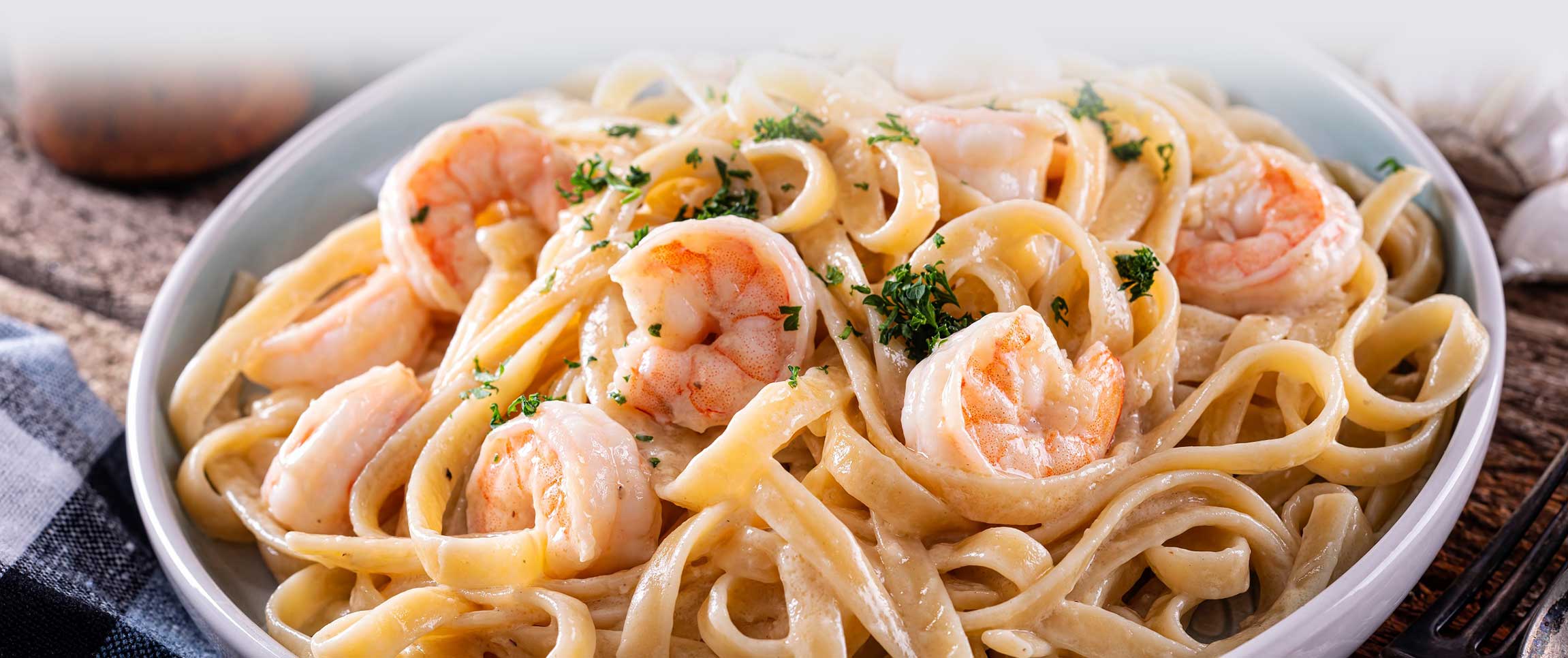 Hero - Full Width/performancefoodservicerecipesGarlicHerbShrimpAlfredoherofull