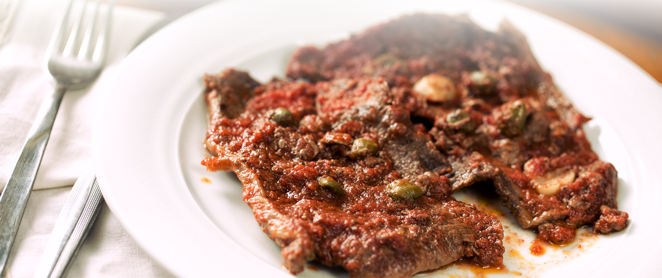 Hero - Full Width/performancefoodservice-recipes-CIA-style-beef-tenderloin-pizzaiola_heroFull