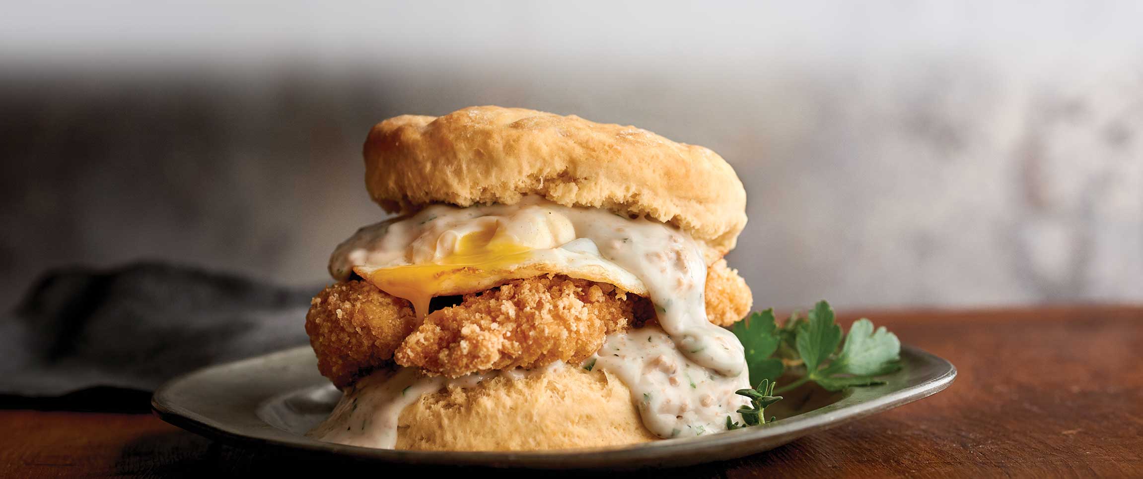 Hero - Full Width/Performancefoodservice-recipe-buttermilkbiscuitsandwich-herofull