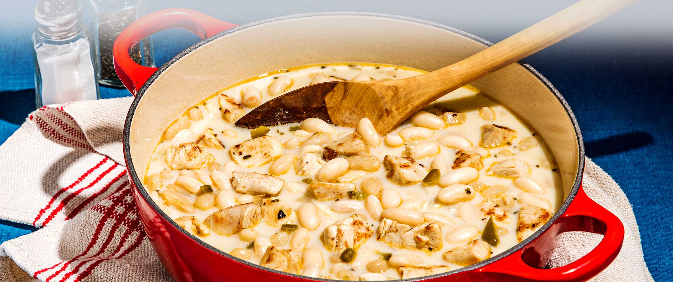 Hero - Full Width/performancefoodservice-recipes-WhiteBeanChickenChili-herofull