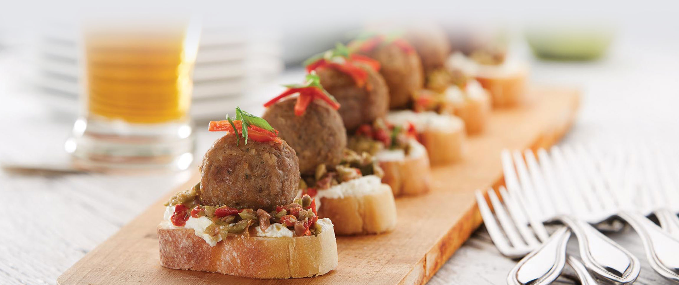 Hero - Full Width/Performancefoodservice-Recipes-Meatball_Olive_Tapenade_Crostini-herofull