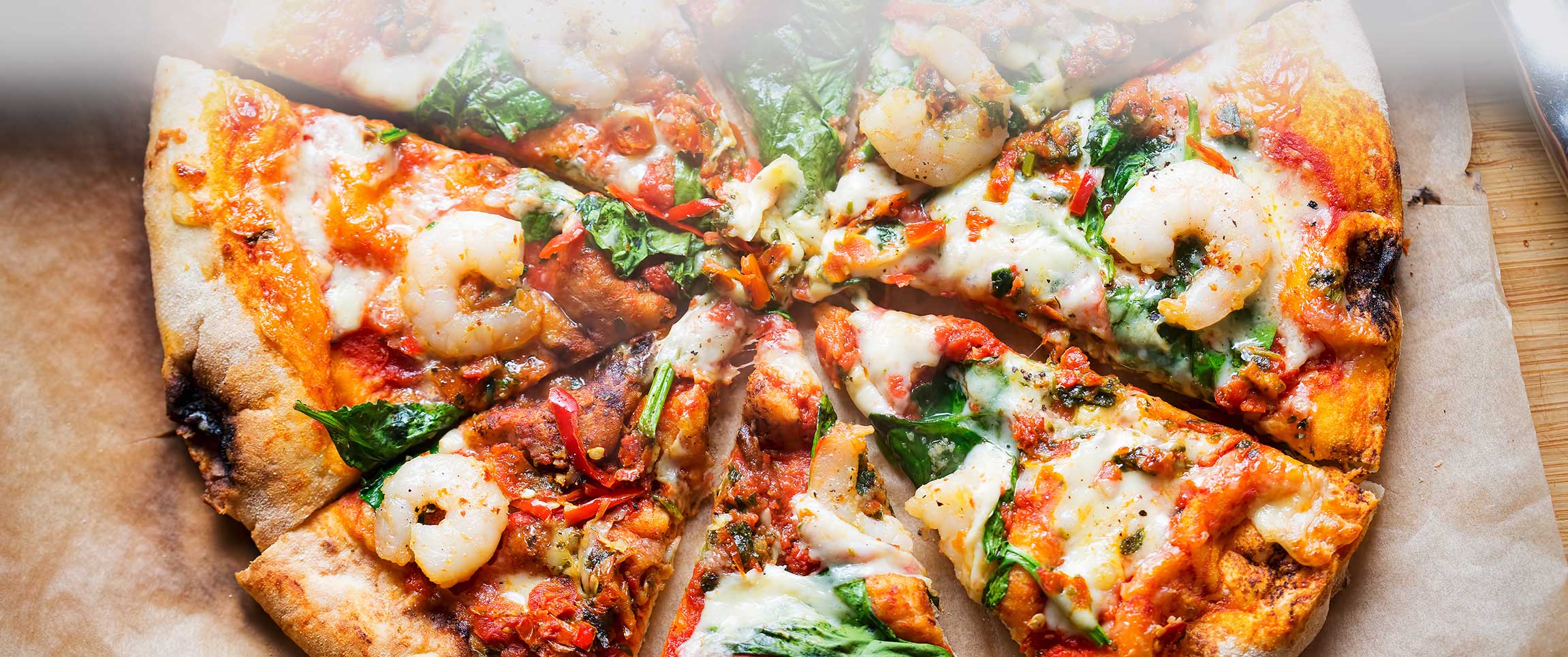 Hero - Full Width/performancefoodservice-recipes-ShrimpSundriedTomatoPizza-herofull