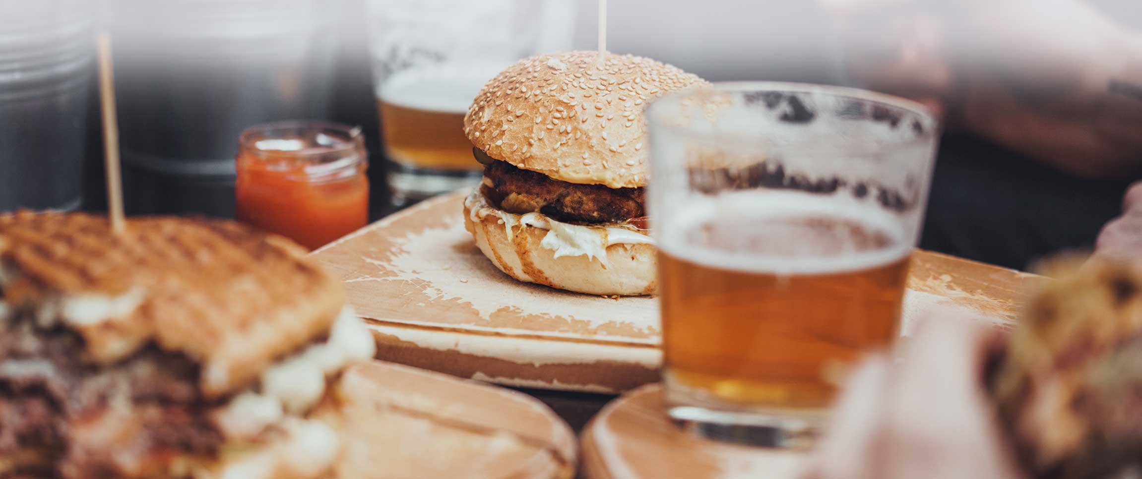 Articles/performancefoodservice-GetInspired-CraftBeerCravings-herofull